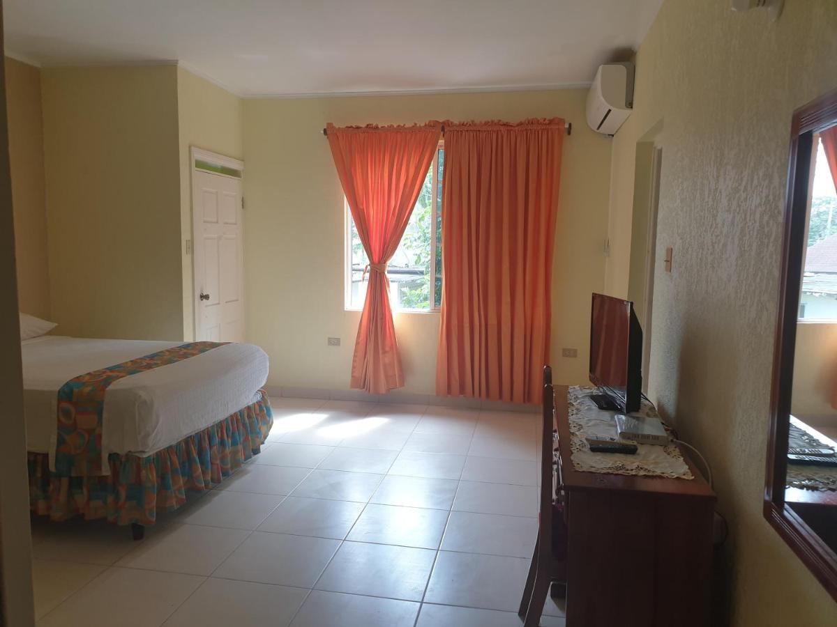 Palm Bay Guest House & Restaurant Montego Bay Exterior foto