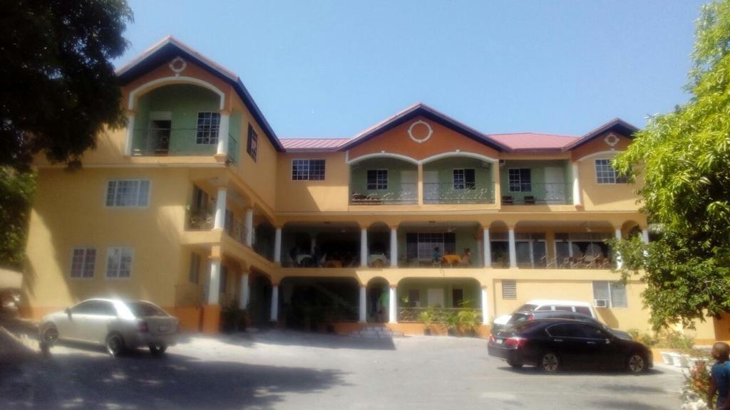 Palm Bay Guest House & Restaurant Montego Bay Exterior foto